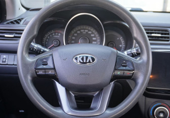 Подержанный автомобиль Kia Rio Sedan 2013 года (14 фото)