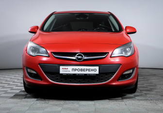 Подержанный автомобиль Opel Astra Hatchback 2013 года (2 фото)