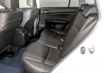 Подержанный автомобиль Subaru XV 2014 года (12 фото)