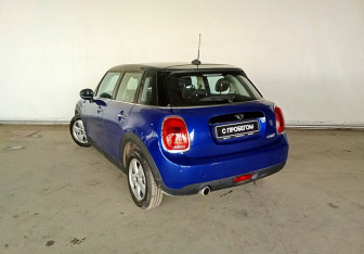 Подержанный автомобиль MINI Hatch 2020 года (6 фото)