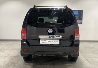 Подержанный автомобиль Nissan Pathfinder 2013 года (6 фото)