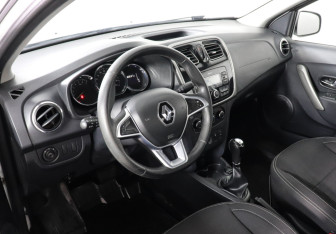 Подержанный автомобиль Renault Logan Sedan 2019 года (7 фото)