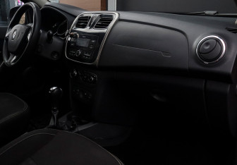 Подержанный автомобиль Renault Sandero 2018 года (9 фото)