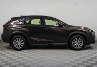 Подержанный автомобиль Lexus NX 2015 года (4 фото)