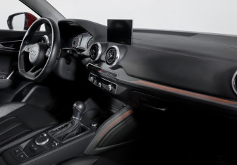 Подержанный автомобиль Audi Q2 2021 года (9 фото)