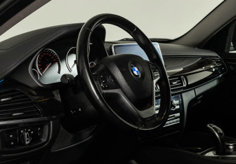 Подержанный автомобиль BMW X6 2016 года (11 фото)