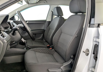 Подержанный автомобиль Skoda Rapid Liftback 2021 года (20 фото)