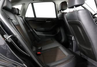 Подержанный автомобиль BMW X1 2013 года (10 фото)