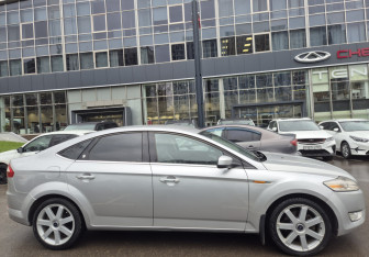 Подержанный автомобиль Ford Mondeo Liftback 2008 года (4 фото)