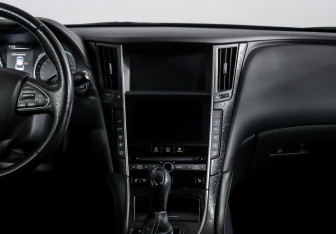 Подержанный автомобиль Infiniti Q50 2017 года (13 фото)