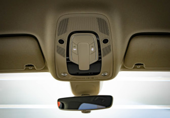 Подержанный автомобиль Audi Q7 2015 года (23 фото)