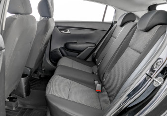 Подержанный автомобиль Kia Rio Hatchback 2020 года (12 фото)