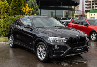 Подержанный автомобиль BMW X6 2017 года (2 фото)