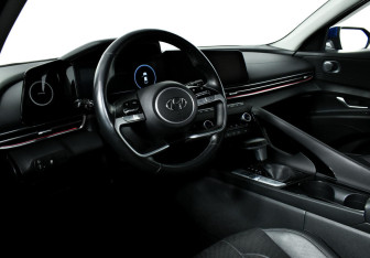 Подержанный автомобиль Hyundai Elantra Sedan 2020 года (9 фото)