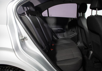 Подержанный автомобиль Chevrolet Aveo Sedan 2015 года (9 фото)