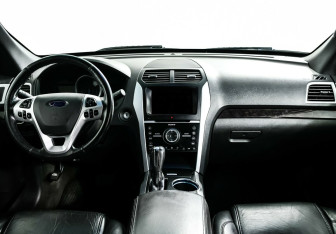 Подержанный автомобиль Ford Explorer 2013 года (8 фото)