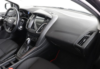 Подержанный автомобиль Ford Focus Hatchback 2018 года (10 фото)