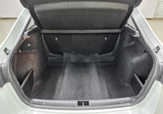 Подержанный автомобиль Skoda Rapid Liftback 2021 года (10 фото)