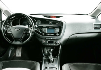 Подержанный автомобиль Kia Ceed Hatchback 2013 года (9 фото)