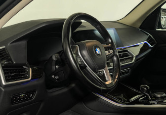 Подержанный автомобиль BMW X5 2020 года (11 фото)