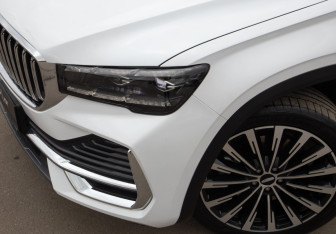 Подержанный автомобиль Geely Monjaro 2025 года (32 фото)