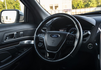 Подержанный автомобиль Ford Explorer 2018 года (10 фото)