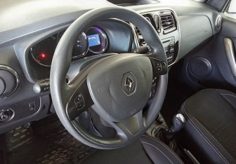 Подержанный автомобиль Renault Logan Sedan 2015 года (12 фото)