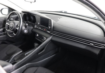 Подержанный автомобиль Hyundai Elantra Sedan 2021 года (10 фото)