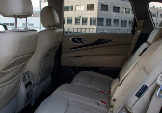 Подержанный автомобиль Infiniti QX60 2019 года (14 фото)