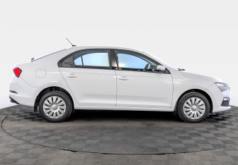 Подержанный автомобиль Skoda Rapid Liftback 2022 года (4 фото)