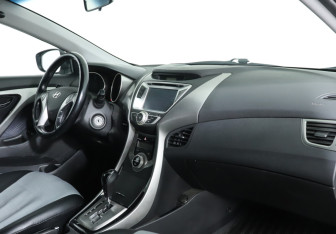 Подержанный автомобиль Hyundai Elantra Sedan 2013 года (9 фото)