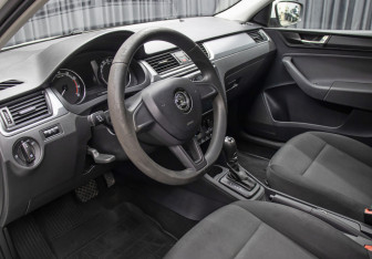 Подержанный автомобиль Skoda Rapid Liftback 2017 года (16 фото)