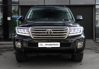 Подержанный автомобиль Toyota Land Cruiser Suv 2012 года (2 фото)