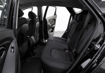 Подержанный автомобиль Hyundai ix35 2015 года (15 фото)