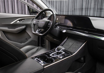 Подержанный автомобиль Omoda C5 2023 года (11 фото)