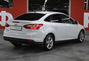 Подержанный автомобиль Ford Focus Sedan 2012 года (5 фото)