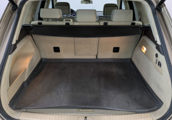 Подержанный автомобиль Volkswagen Touareg 2016 года (10 фото)