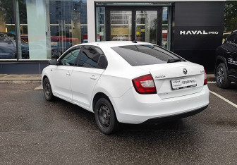 Подержанный автомобиль Skoda Rapid Liftback 2019 года (7 фото)