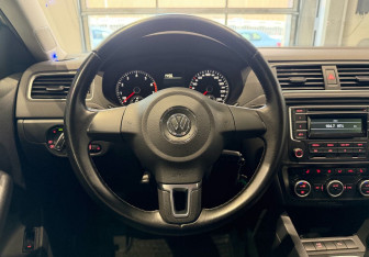 Подержанный автомобиль Volkswagen Jetta Sedan 2014 года (14 фото)