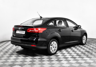 Подержанный автомобиль Ford Focus Sedan 2018 года (5 фото)