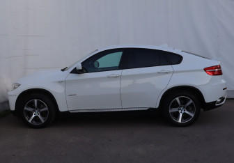 Подержанный автомобиль BMW X6 2013 года (8 фото)
