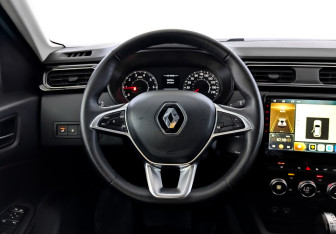 Подержанный автомобиль Renault Arkana 2021 года (21 фото)