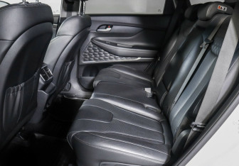 Подержанный автомобиль Hyundai Santa Fe 2018 года (14 фото)