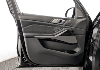 Подержанный автомобиль BMW X7 2020 года (19 фото)