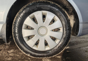 Подержанный автомобиль Toyota Corolla Sedan 2003 года (17 фото)