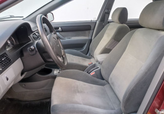 Подержанный автомобиль Daewoo Gentra Sedan 2015 года (10 фото)