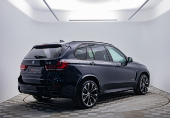 Подержанный автомобиль BMW X5 2015 года (5 фото)