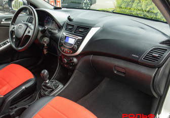 Подержанный автомобиль Hyundai Solaris Hatchback 2013 года (7 фото)