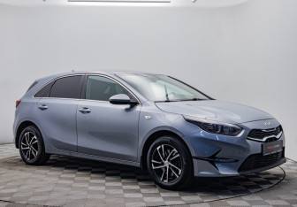 Подержанный автомобиль Kia Ceed Hatchback 2021 года (7 фото)