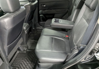 Подержанный автомобиль Mitsubishi Outlander 2016 года (16 фото)